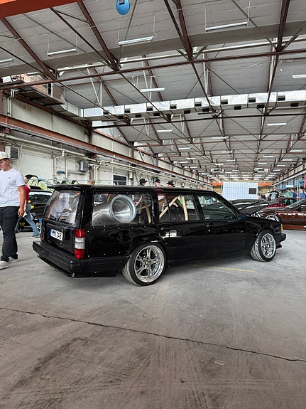 Volvo 740 2 of 8