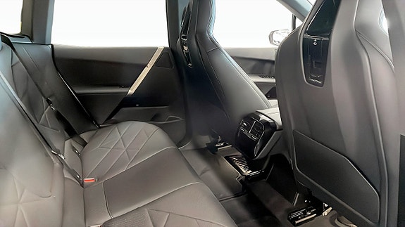 BMW iX 5 of 9