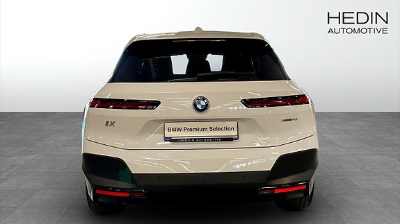 BMW iX 7 of 9
