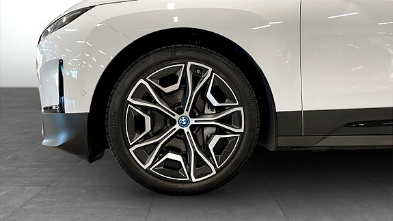 BMW iX 9 of 9