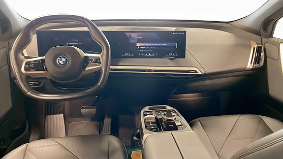 BMW iX 4 of 9