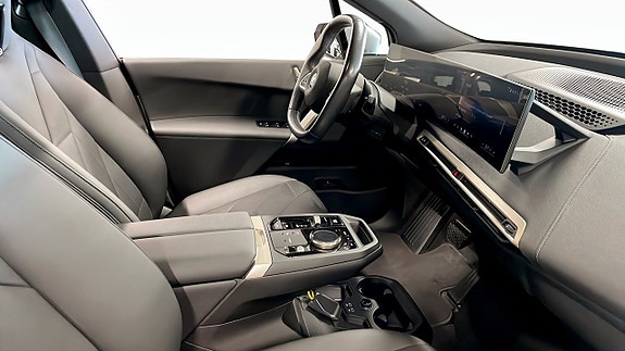 BMW iX 3 of 9