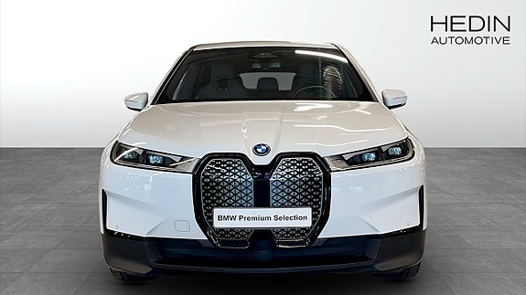BMW iX 8 of 9