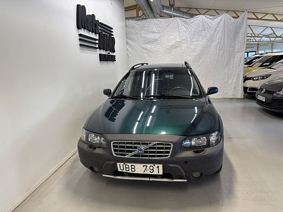 Volvo XC70 2 of 10