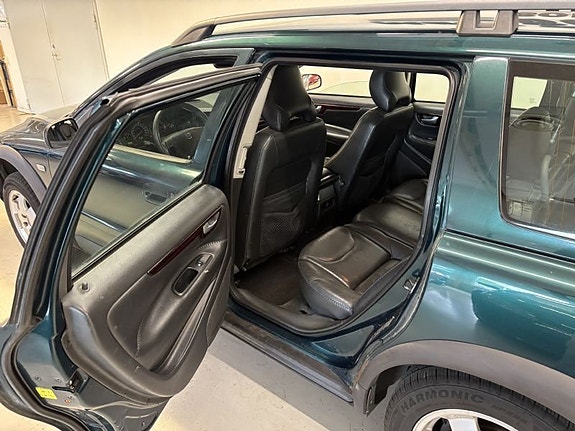 Volvo XC70 7 of 10