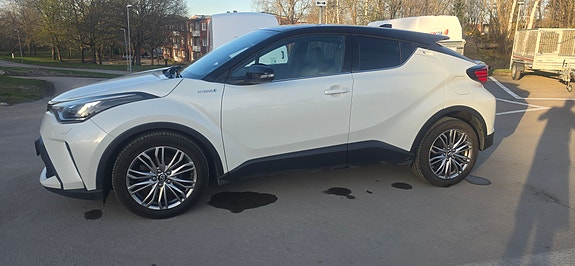 Toyota C-HR 3 of 6