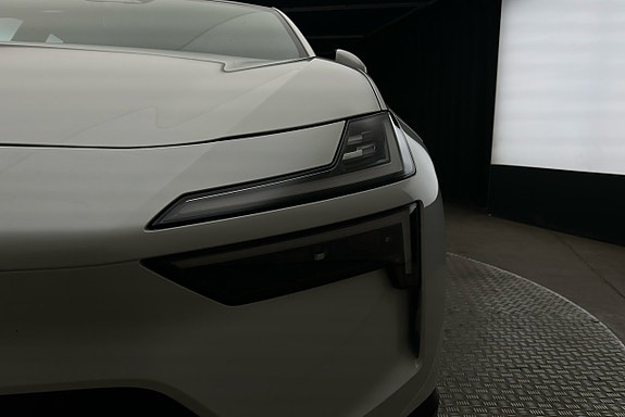 Polestar 4 11 of 30