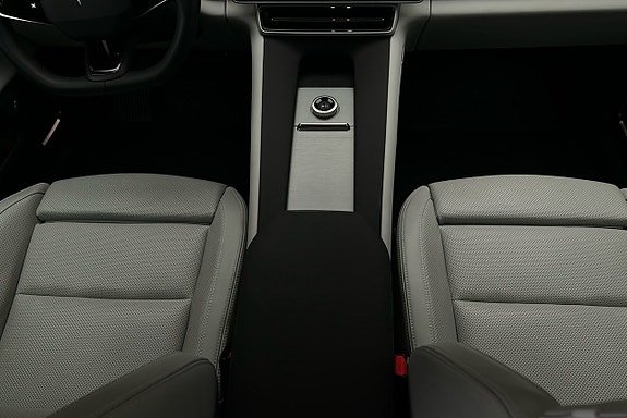 Polestar 4 9 of 30