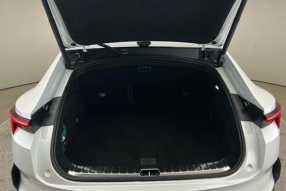 Polestar 4 14 of 30