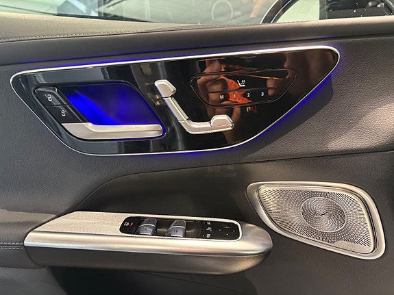 Mercedes-Benz GLC300 e 8 of 16