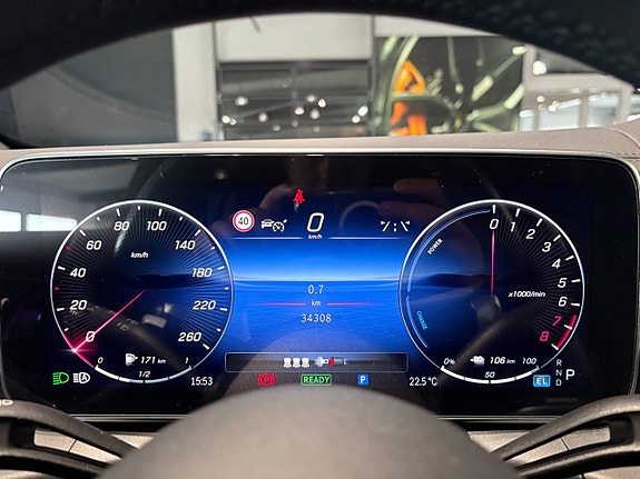 Mercedes-Benz GLC300 e 12 of 16
