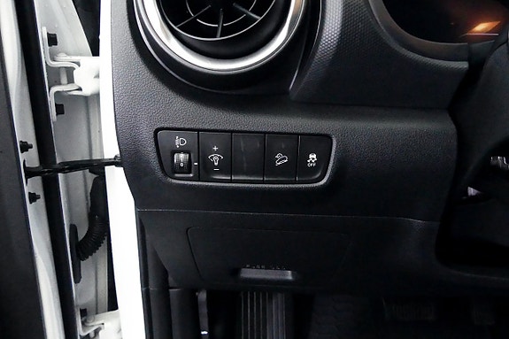 Hyundai Kona 14 of 16