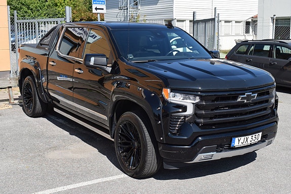 Chevrolet Silverado 1500 2 of 30