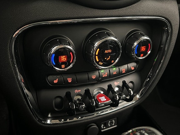 MINI Cooper 19 of 26