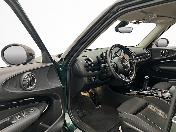 MINI Cooper 13 of 26
