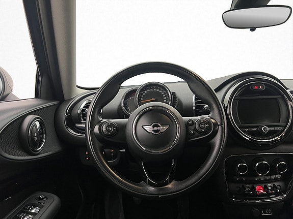 MINI Cooper 12 of 26