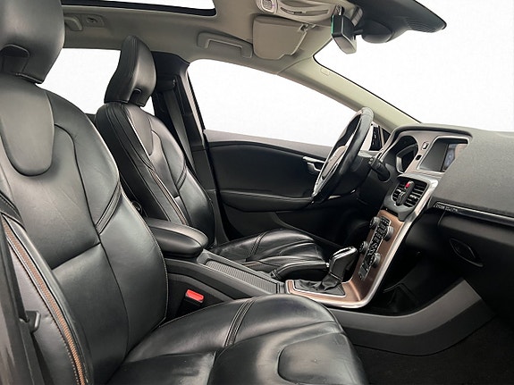 Volvo V40 Cross Country 14 of 30