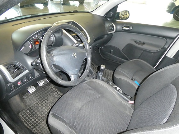 Peugeot 206+ 3 of 8