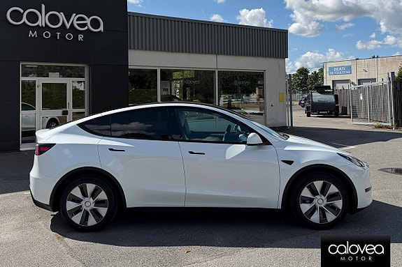 Tesla Model Y 2 of 18