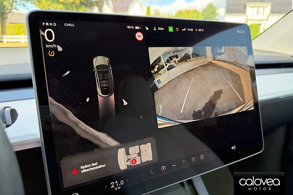 Tesla Model Y 11 of 18