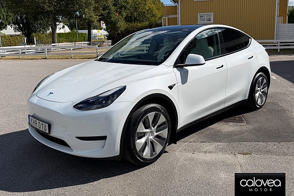 Tesla Model Y 18 of 18