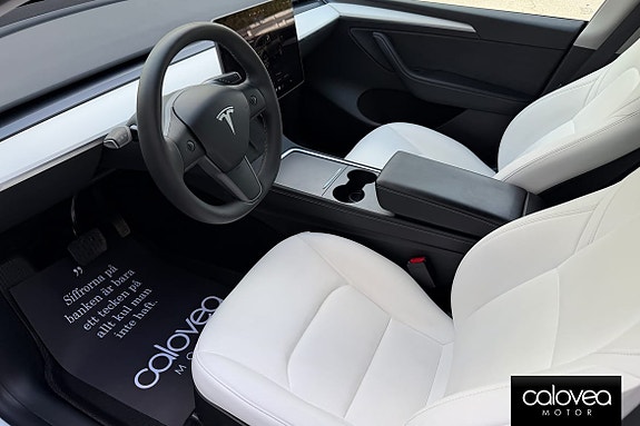 Tesla Model Y 6 of 18