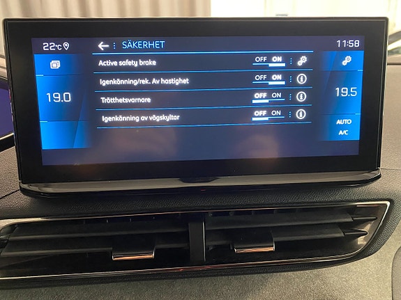 Peugeot 3008 16 of 22