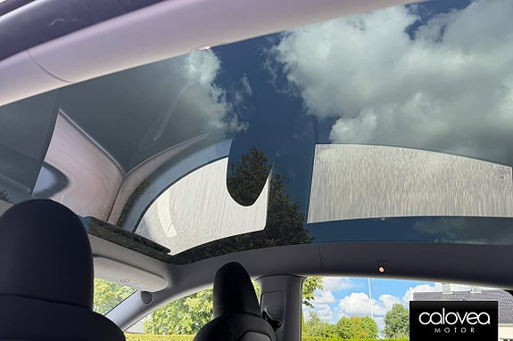 Tesla Model Y 15 of 16