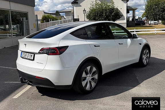 Tesla Model Y 12 of 16