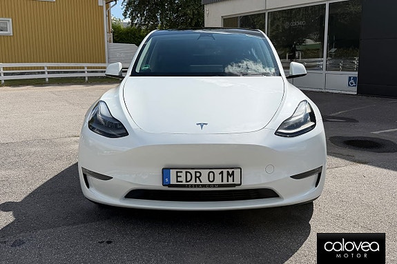 Tesla Model Y 3 of 16
