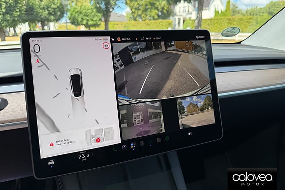 Tesla Model Y 9 of 16