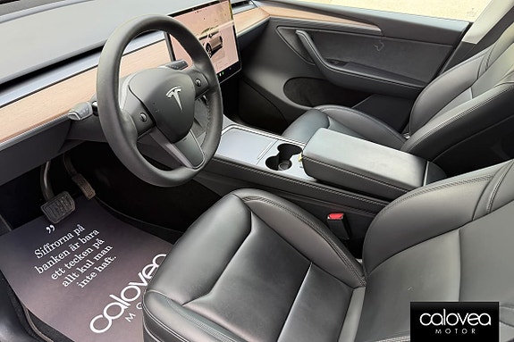 Tesla Model Y 6 of 16