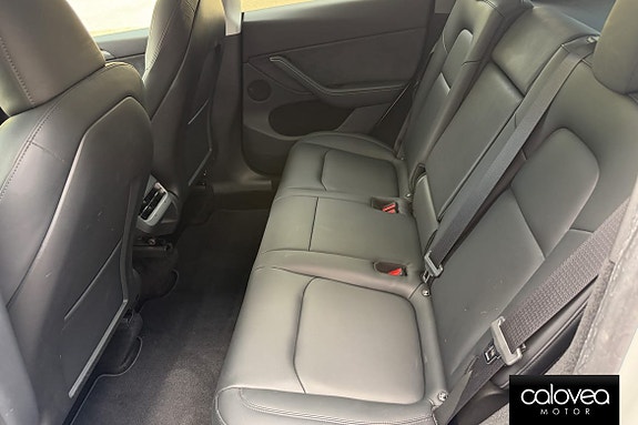 Tesla Model Y 11 of 16