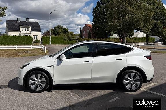 Tesla Model Y 16 of 16