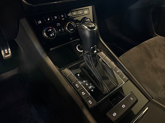 Skoda Superb 14 of 22