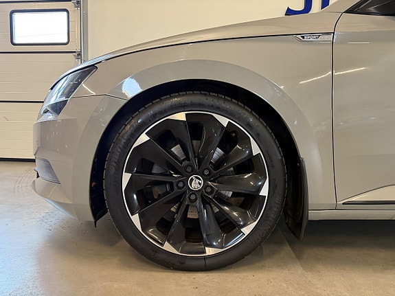 Skoda Superb 8 of 22