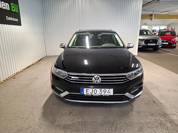 Volkswagen Passat Alltrack 2 of 15