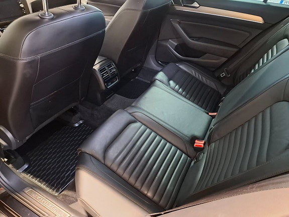 Volkswagen Passat Alltrack 12 of 15