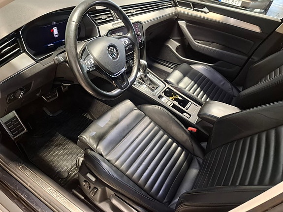 Volkswagen Passat Alltrack 11 of 15