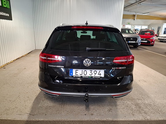Volkswagen Passat Alltrack 8 of 15