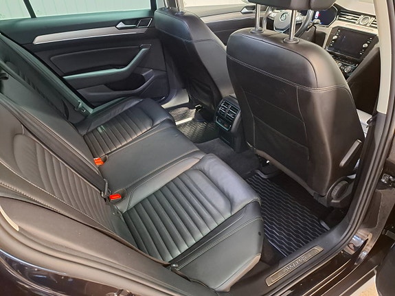 Volkswagen Passat Alltrack 13 of 15