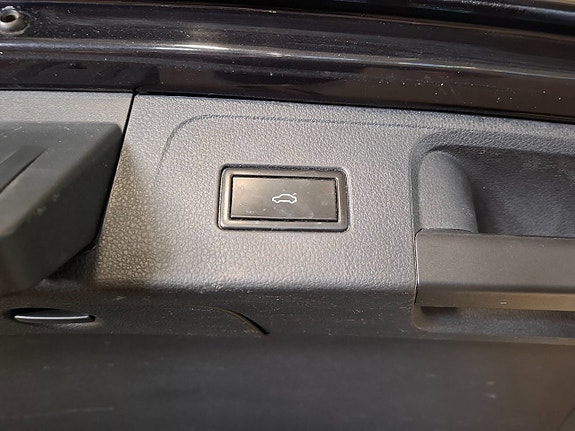 Volkswagen Passat Alltrack 14 of 15