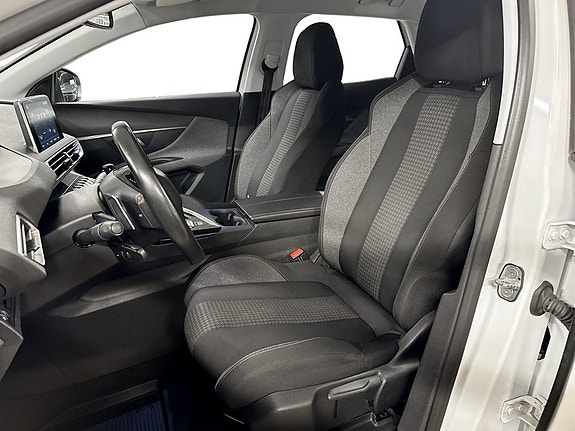 Peugeot 3008 4 of 18