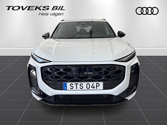 Audi Q3 6 of 15