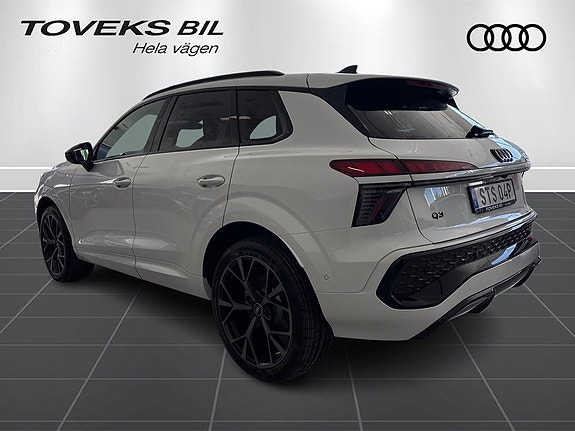 Audi Q3 4 of 15