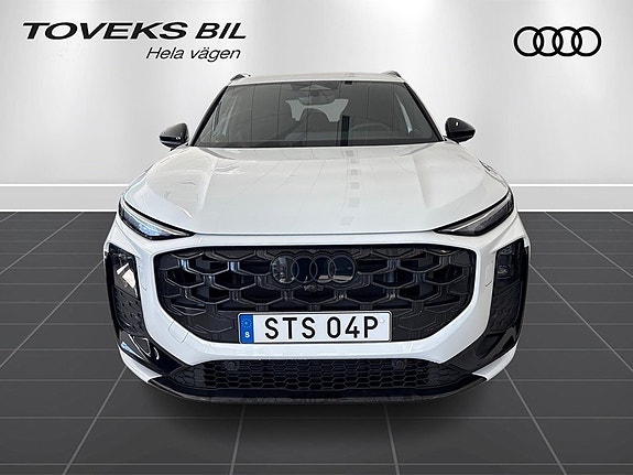 Audi Q3 6 of 15