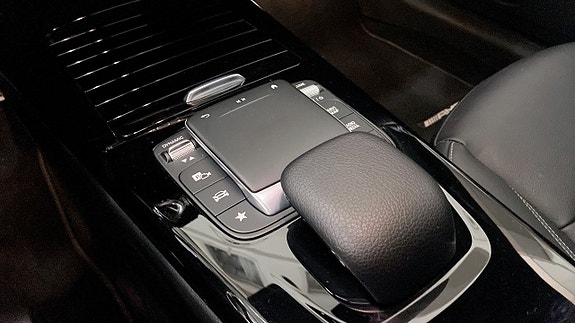 Mercedes-Benz CLA250 e 14 of 25