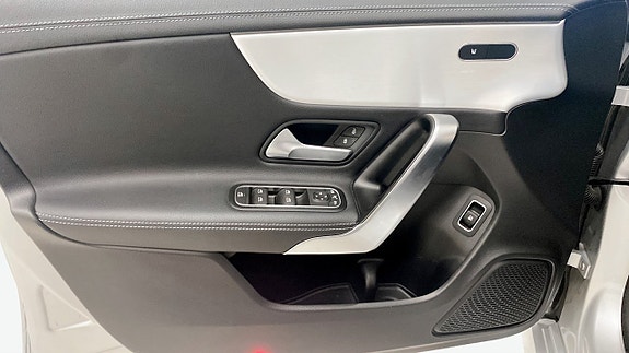 Mercedes-Benz CLA250 e 11 of 25