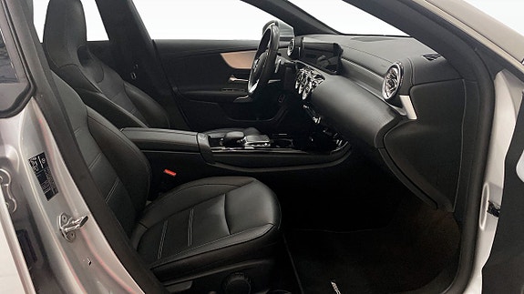 Mercedes-Benz CLA250 e 3 of 25
