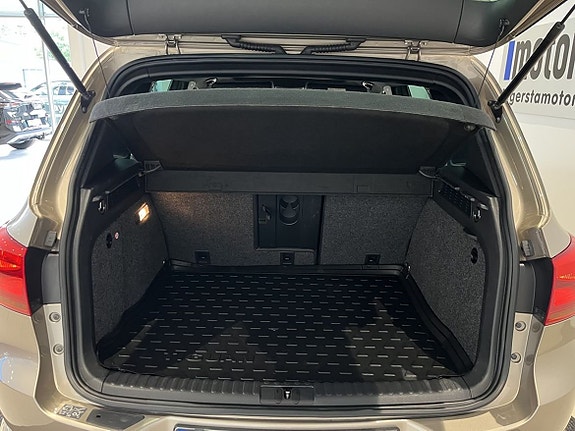 Volkswagen Tiguan 5 of 18